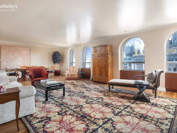 940 Park Avenue image 2 of 23