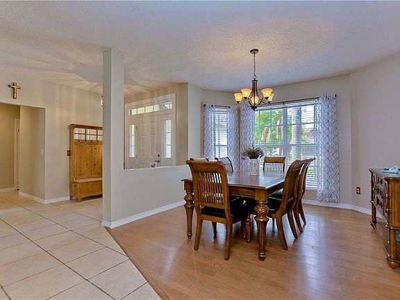 4th image of 2529 Brimhollow Dr