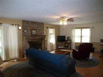 3rd image of 137 Lynford Ln
