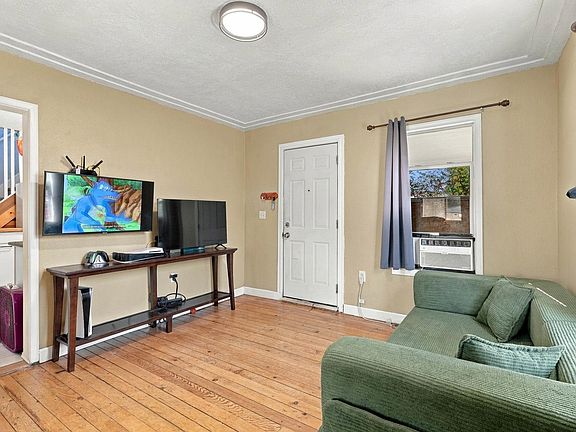 5th image of 1632 E Everett Ave