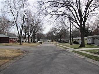 3rd image of 8917 Hemlock Dr