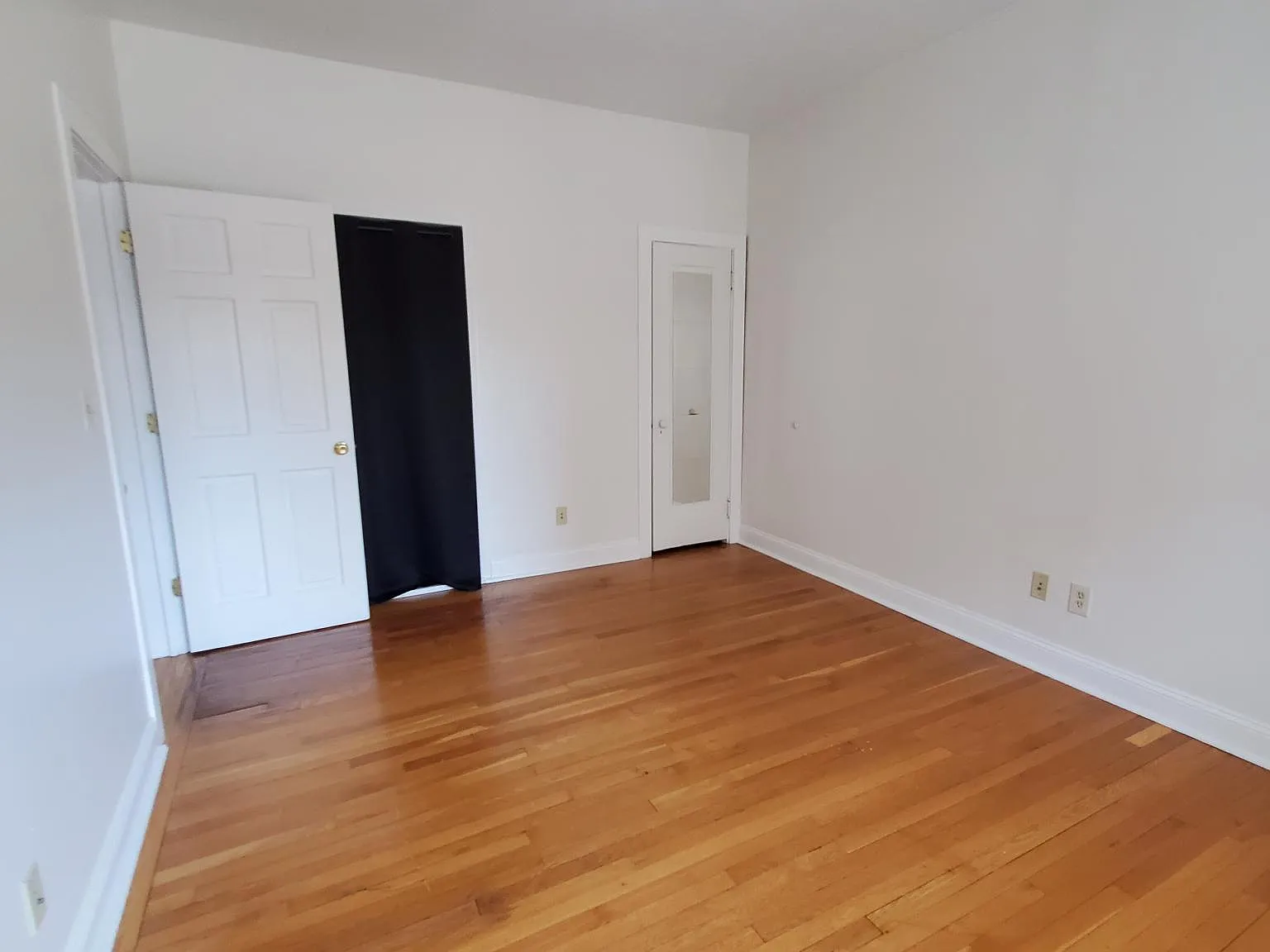 2 bed, 1100 sqft, $1,300 — Photo 4