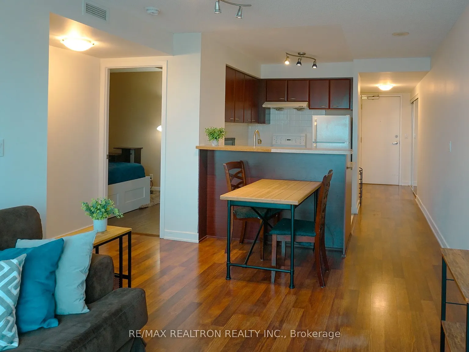 2 bed, $2,350 — Photo 4