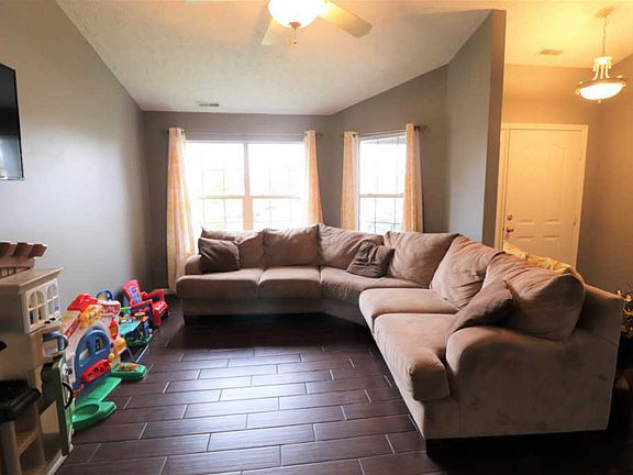 4th image of 1660 Broadmoor Ct