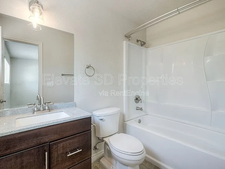 2727 1/2 G St — Photo 12