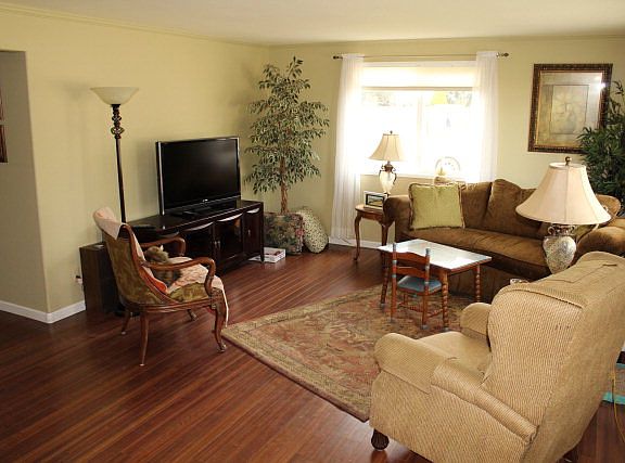 3rd image of 1202 SE Murphy Ln