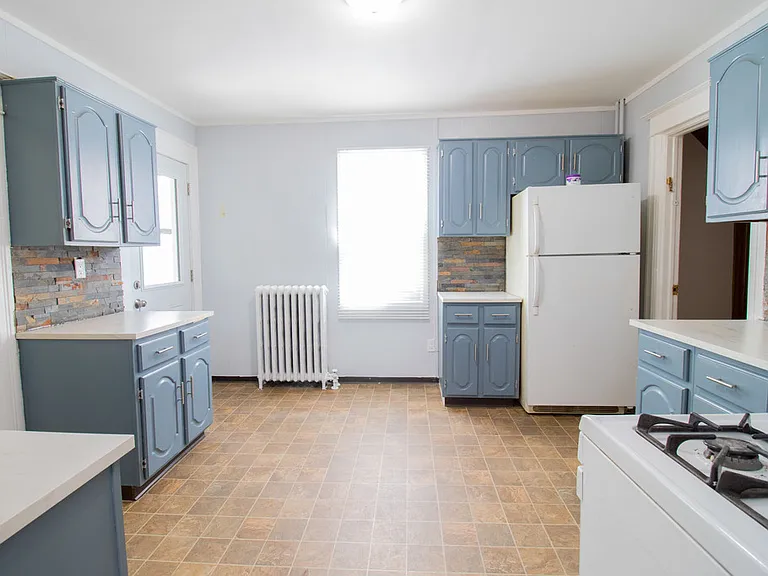 19 Dain Ave — Photo 4