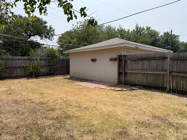2507 Normont Cir — Photo 17