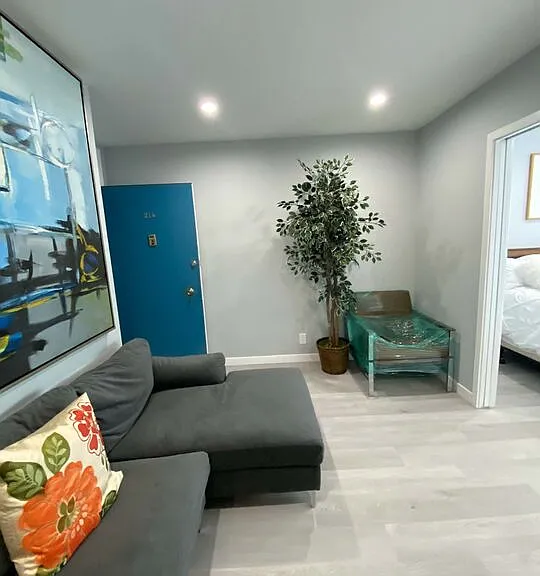 425 S Kenmore Ave #214 — Photo 3