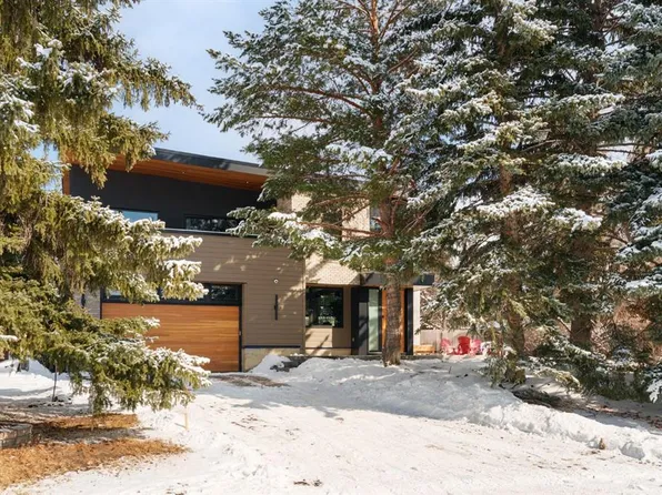 112 SW Pump Hill Grn SW, Calgary, AB T2V 4L4