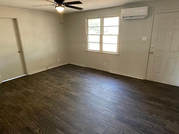 4th image of 725 Park Ave