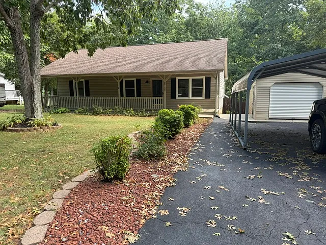 3 bed, 1092 sqft, $2,100 — Photo 2