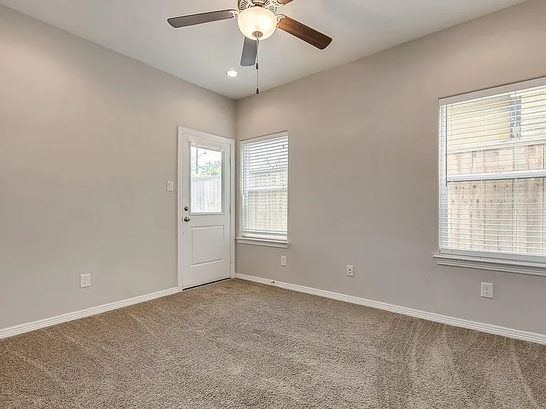 1615 Shearn St — Photo 5