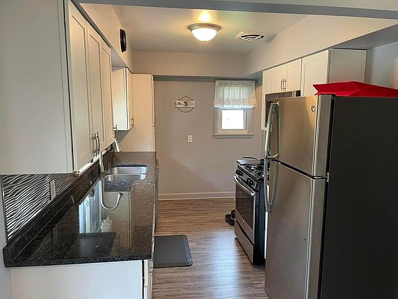 5th image of 427 E Thomas Ave