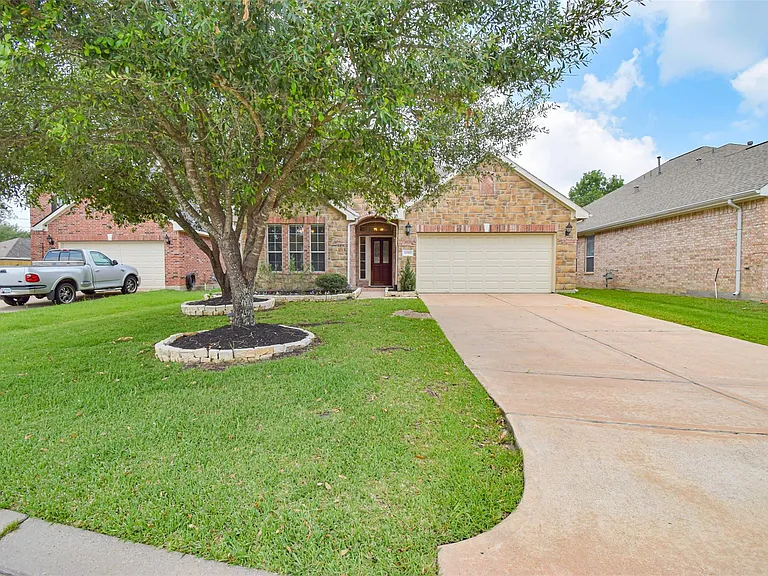17911 Serene Shore Dr — Photo 3