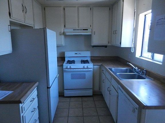 5th image of 822 Victor Ave APT 10