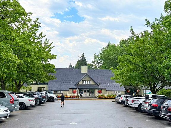 4th image of 2635 Bobolink Ave