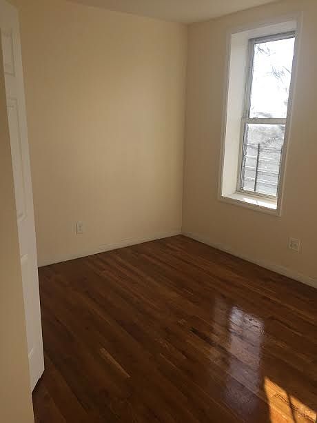 2nd image of 2037 Union St APT 5