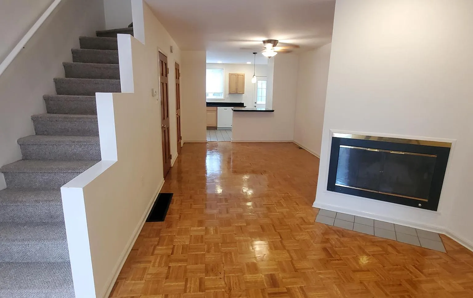 2 bed, 1.5 bath, 1050 sqft, $2,595 — Photo 2