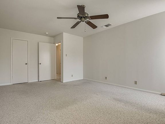 4th image of 136 Grove Pl