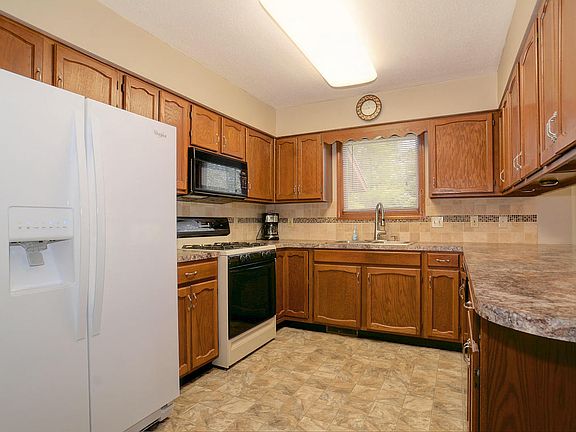 3rd image of 4608 Sand Creek Dr