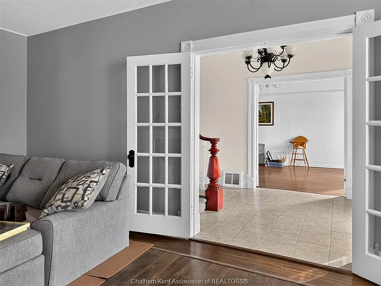 598 Park Ave W — Photo 6