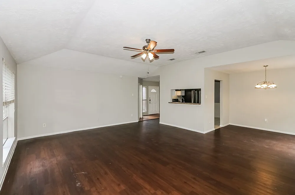 3 bed, 2.0 bath, 1541 sqft, $1,660 — Photo 3