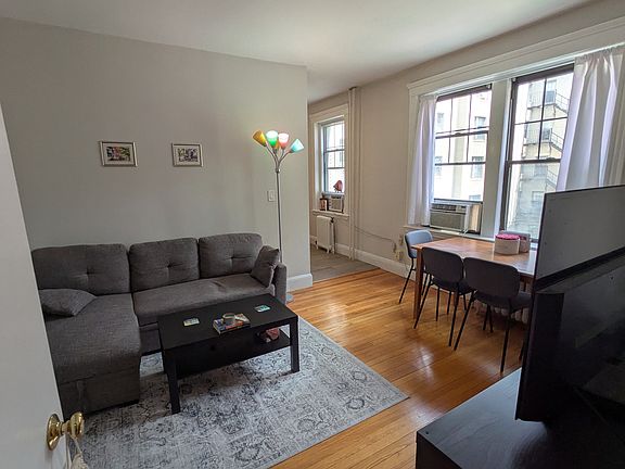 3rd image of 370 Chestnut Hill Ave APT 34