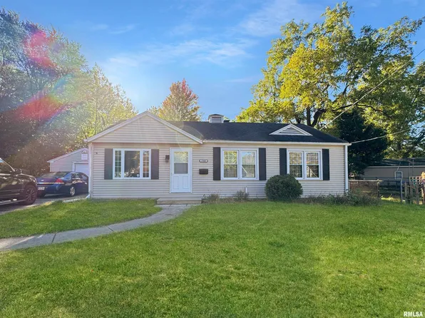 2908 N Saint Philomena Ct, Peoria, IL 61604