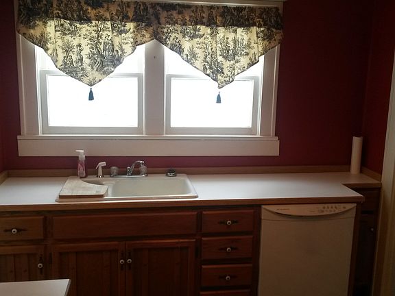 5th image of 618 Dubois St