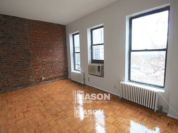 2nd image of 333 W 43rd St #4K