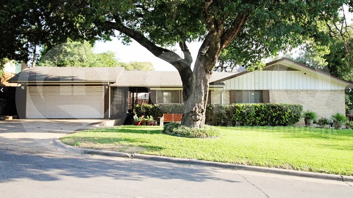 3 bed, 2.0 bath, 1549 sqft, $2,299 — Photo 1