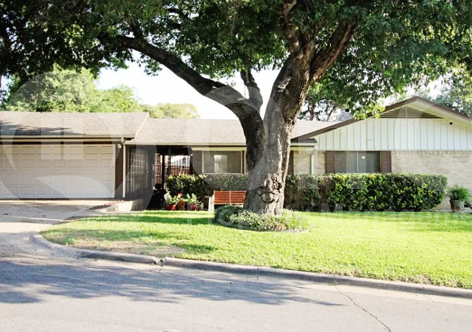 4315 Woodstock Dr