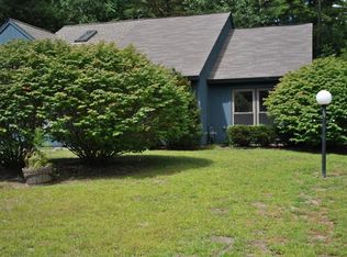 10 Queen Mary Dr, Queensbury, NY 12804
