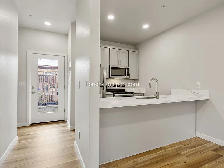 3323 SE 87th Ave — Photo 7
