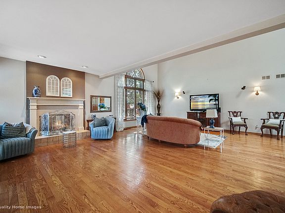 5th image of 8303 Heather Ln