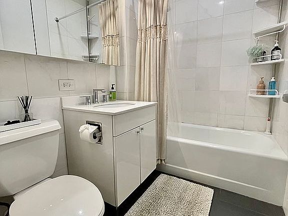 5th image of 99 John St APT 1203