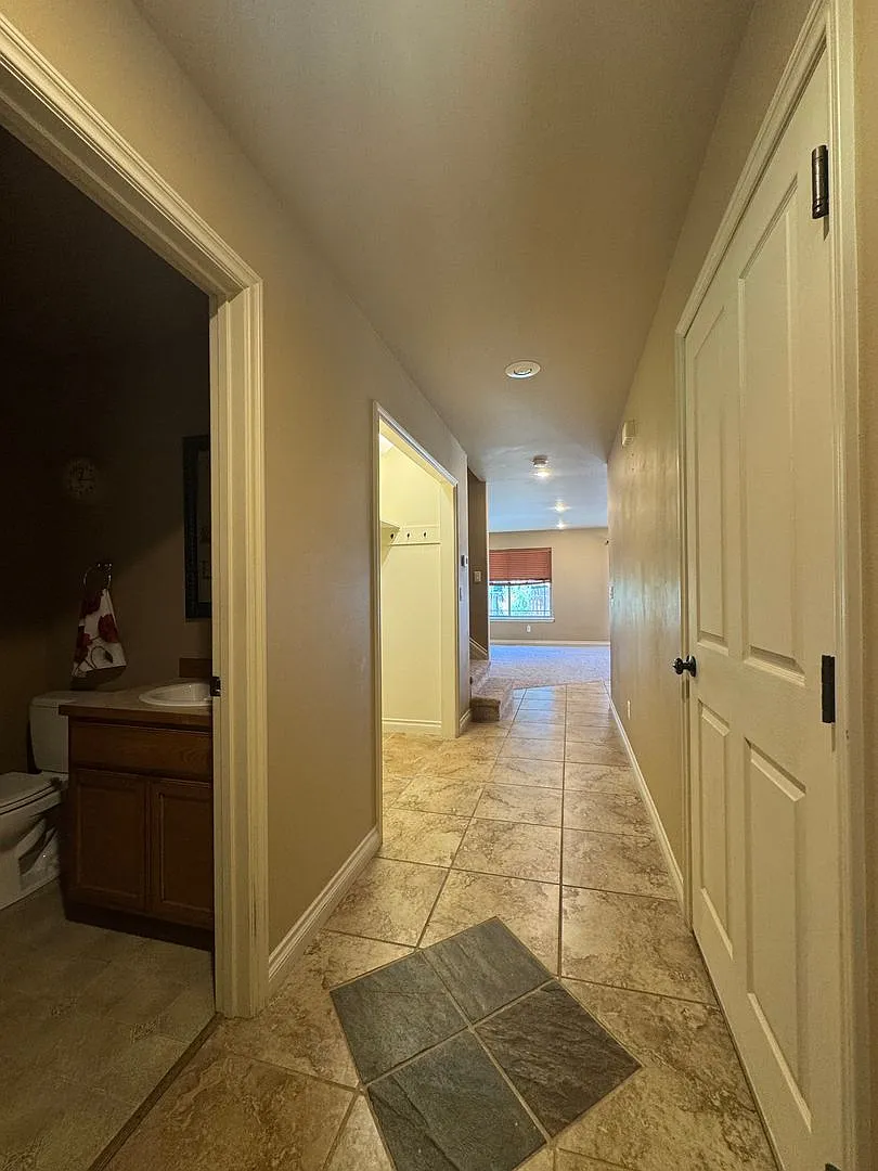 605 S. Tamarack St — Photo 3