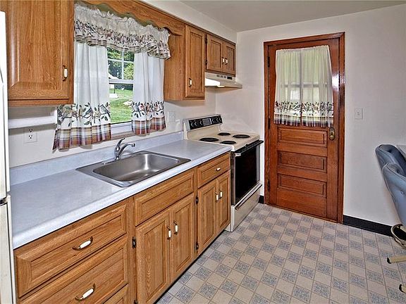 4th image of 215 Kuehn Dr