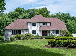 11 Racebrook Dr, Bethel, CT 06801