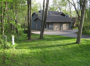 5027 Walnut Grove Dr, Poplar Grove, IL 61065