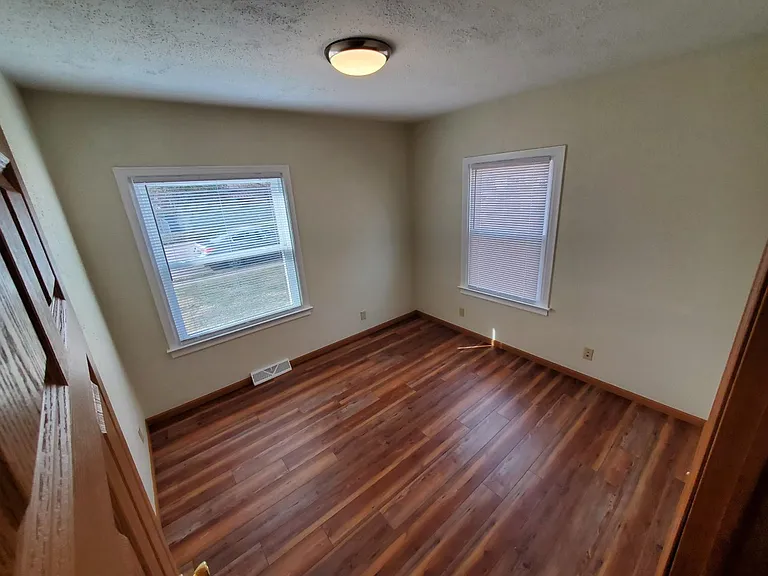875 S Walnut St — Photo 7