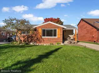 22461 Revere St, Saint Clair Shores, MI 48080