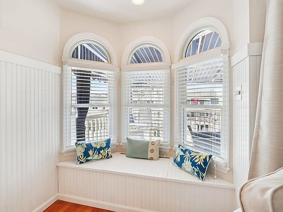 4th image of 137 51st St E #Sea