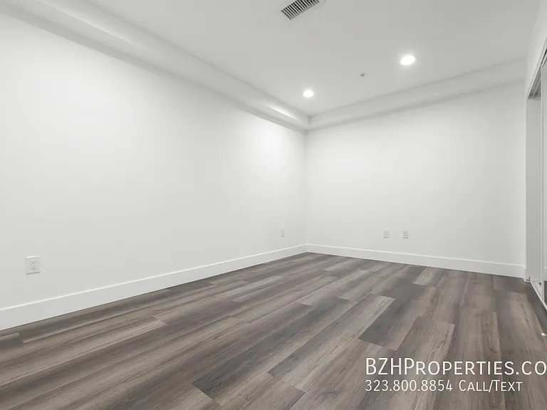 6006-6002 Klump Ave — Photo 15