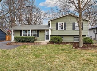 26W524 Jewell Rd, Winfield, IL 60190