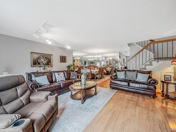 5th image of 113 Laurel Lane