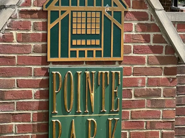 24 Pointe Park Pl, Grosse Pointe, MI 48230