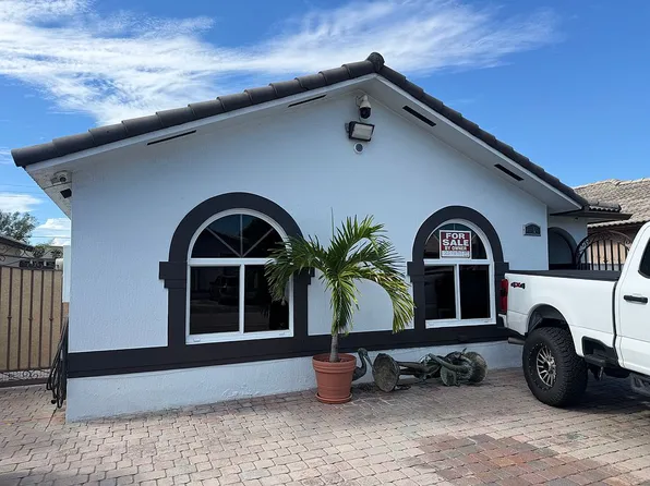 2768 W 68th Pl, Hialeah, FL 33016