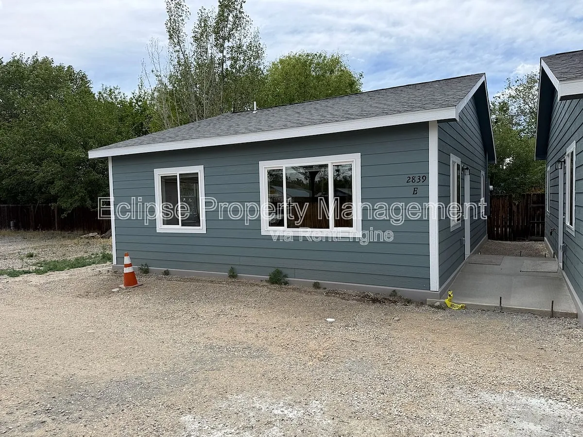 Building Photo - 2839 Elm Ave #E